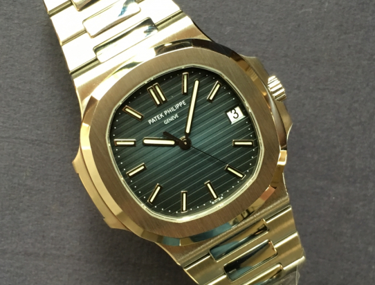 2009 Nautilus 5711 NEW CONDITION box and papers